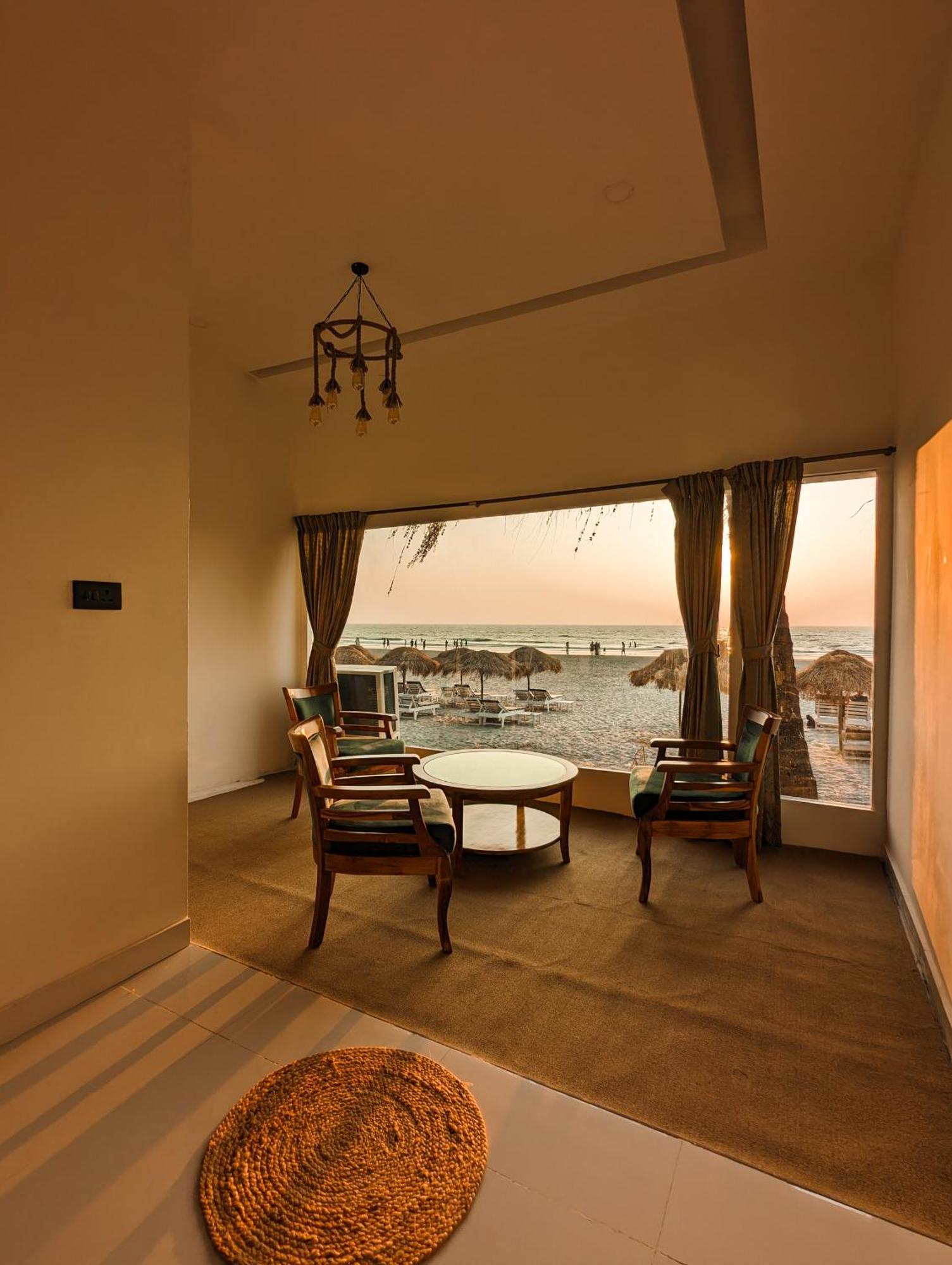 Aqua Beach Stays Ashwem Mandrem Exterior foto