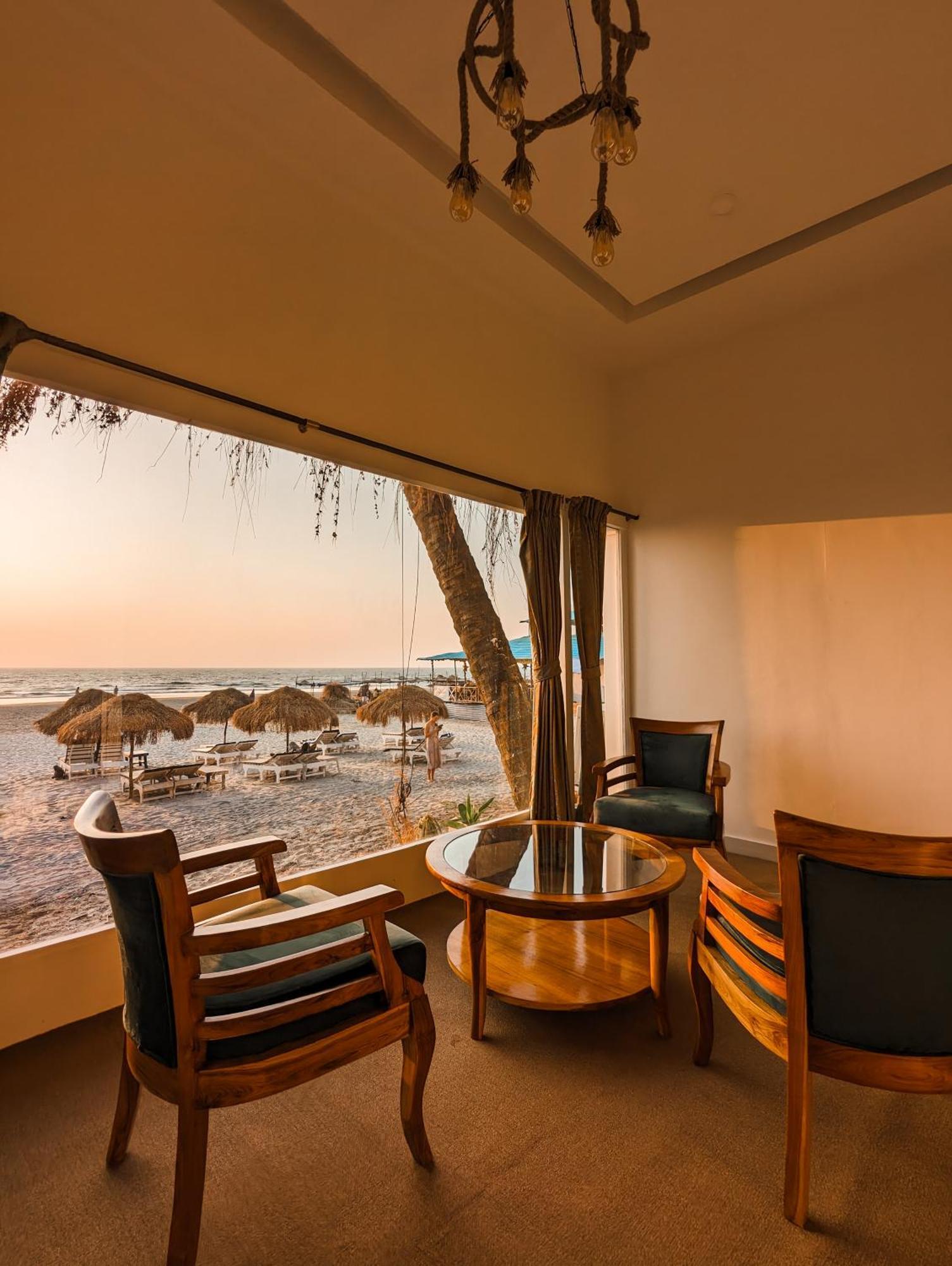 Aqua Beach Stays Ashwem Mandrem Exterior foto