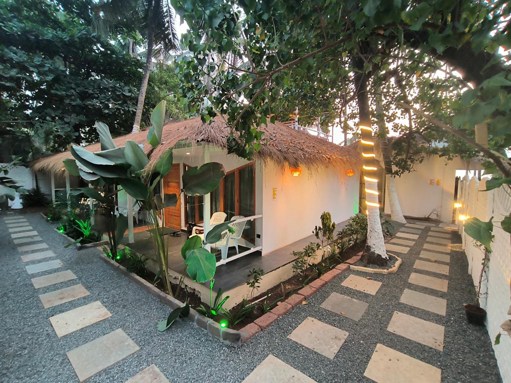 Aqua Beach Stays Ashwem Mandrem Exterior foto