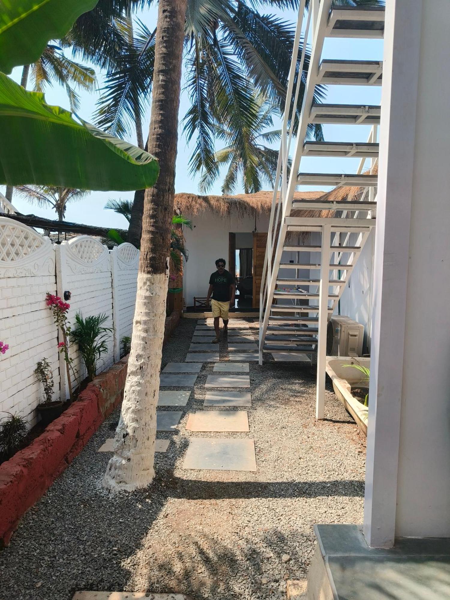 Aqua Beach Stays Ashwem Mandrem Exterior foto