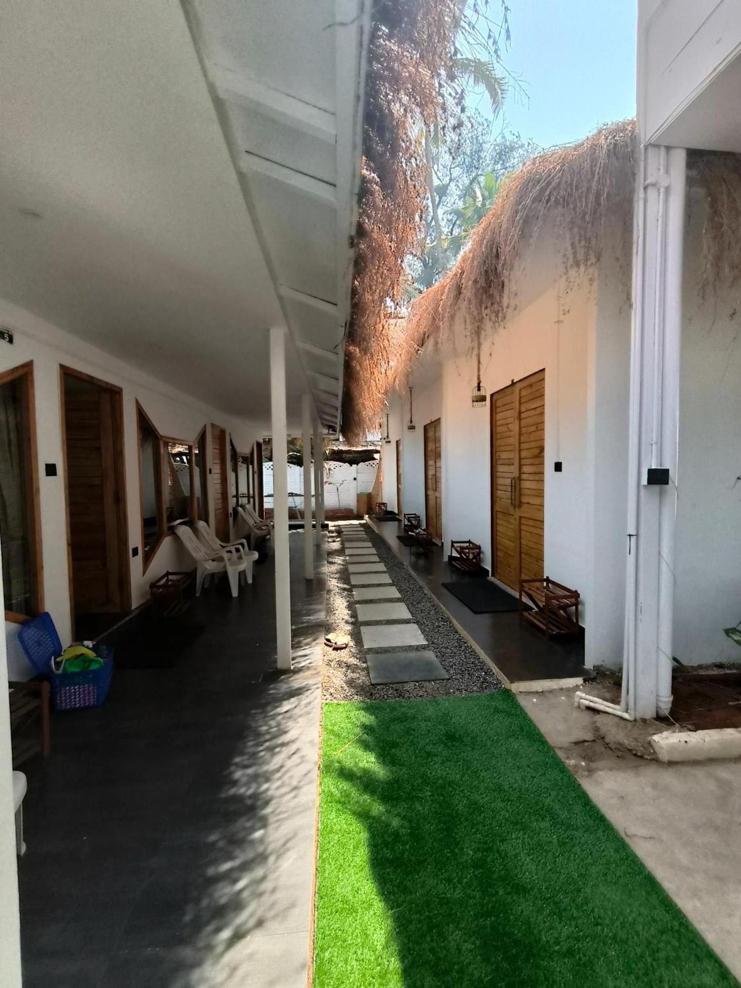 Aqua Beach Stays Ashwem Mandrem Exterior foto