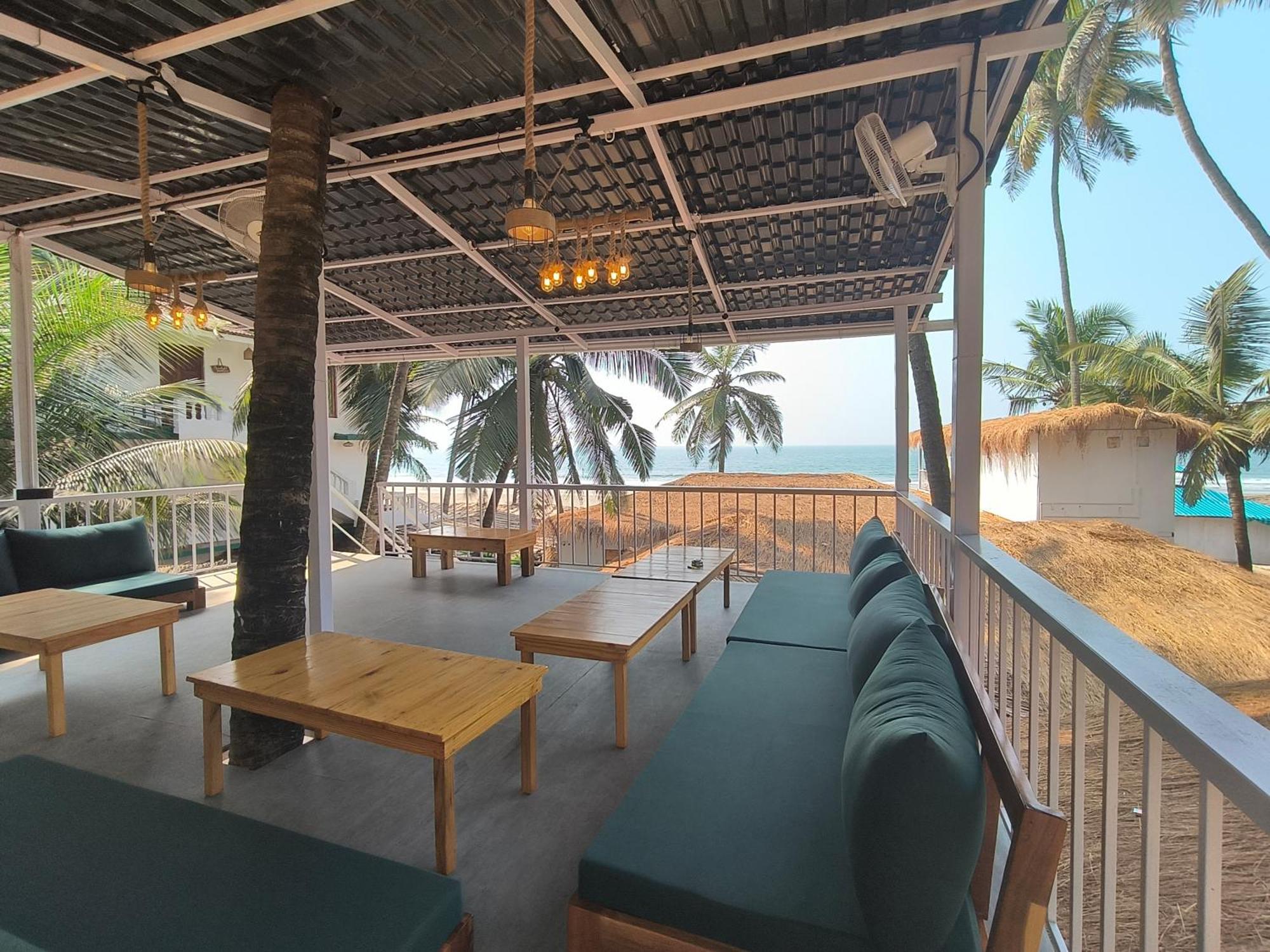 Aqua Beach Stays Ashwem Mandrem Exterior foto
