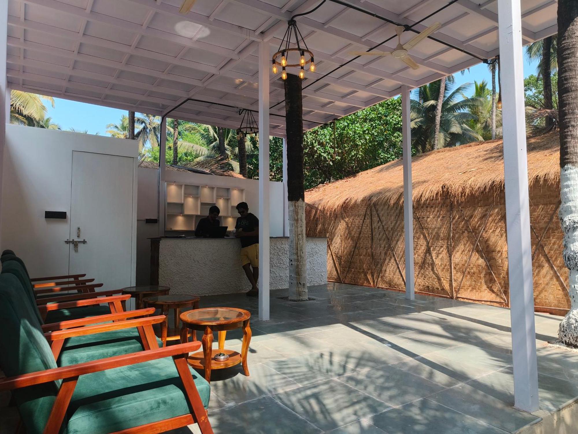Aqua Beach Stays Ashwem Mandrem Exterior foto