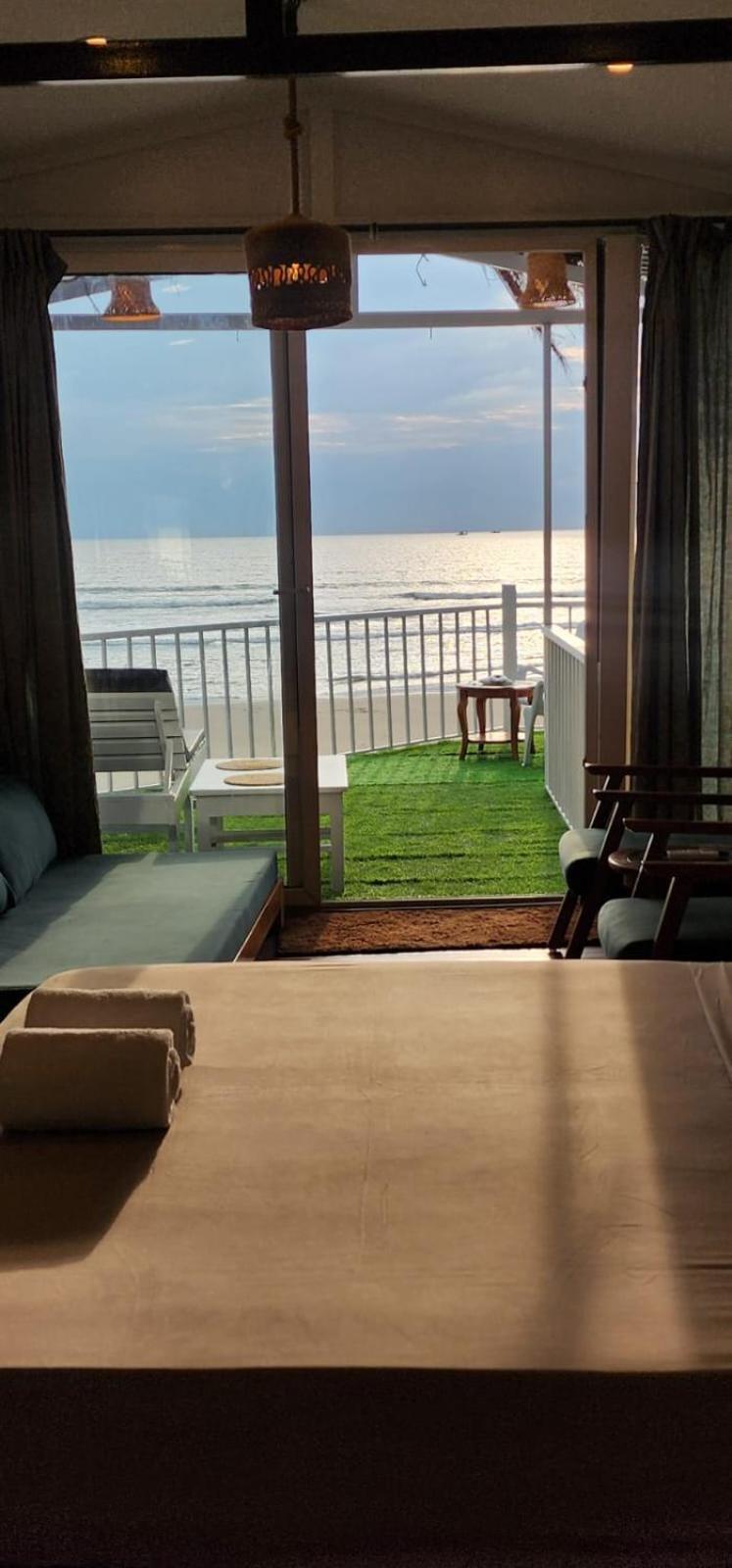 Aqua Beach Stays Ashwem Mandrem Exterior foto