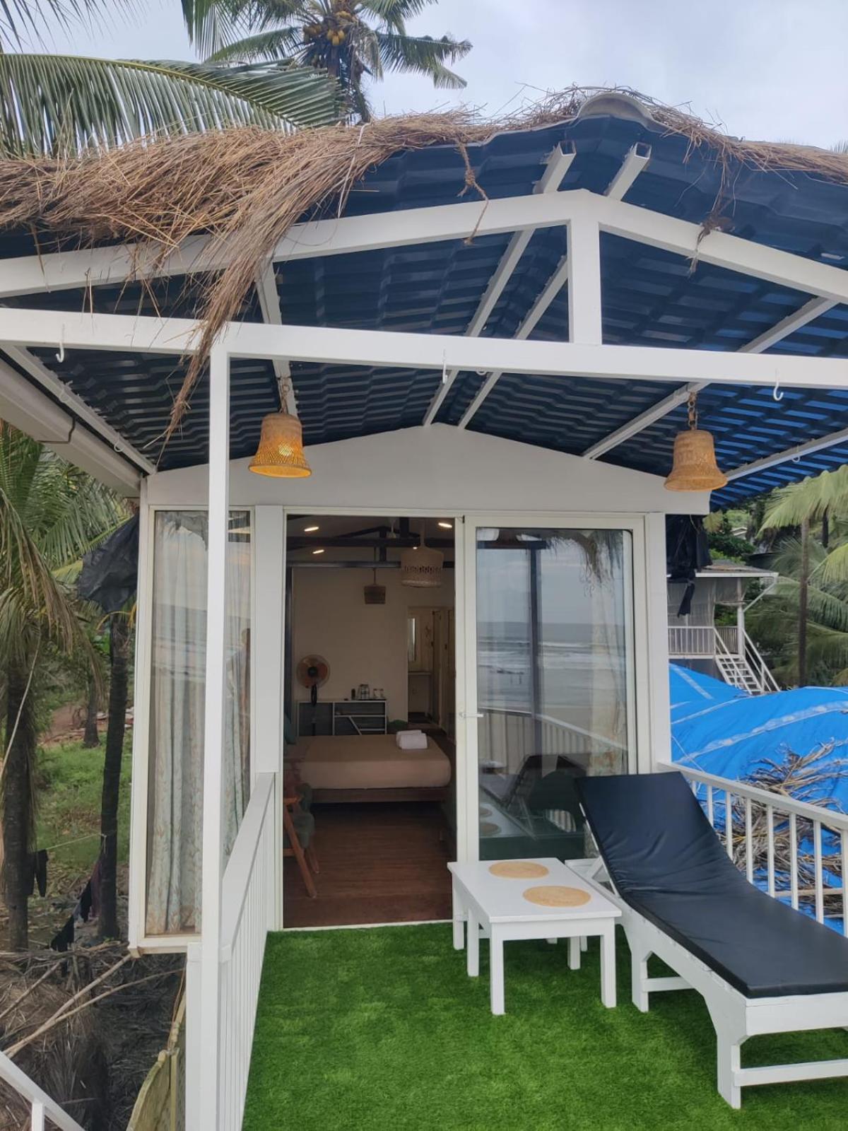 Aqua Beach Stays Ashwem Mandrem Exterior foto